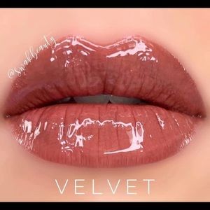 - Velvet Lipsense & Glossy Lipgloss